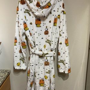 Peanuts Fall Hooded Plush Robe with Pockets L/XL